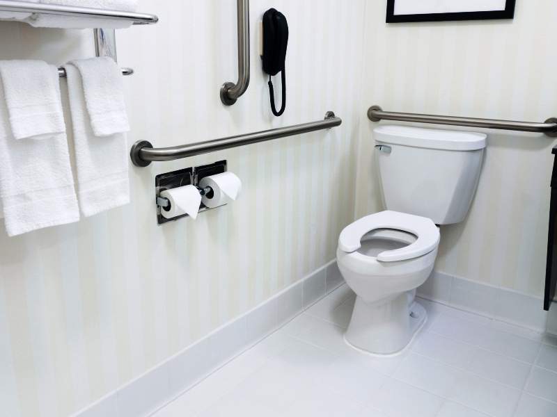bathroom clutter reduction safety